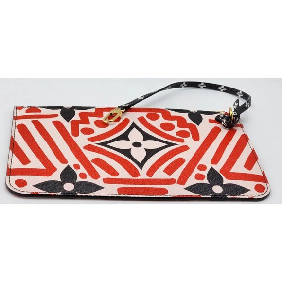 Louis Vuitton Crafty Giant MM Pochette In Monogram Canvas | Like New Condition - Picture 2 of 4